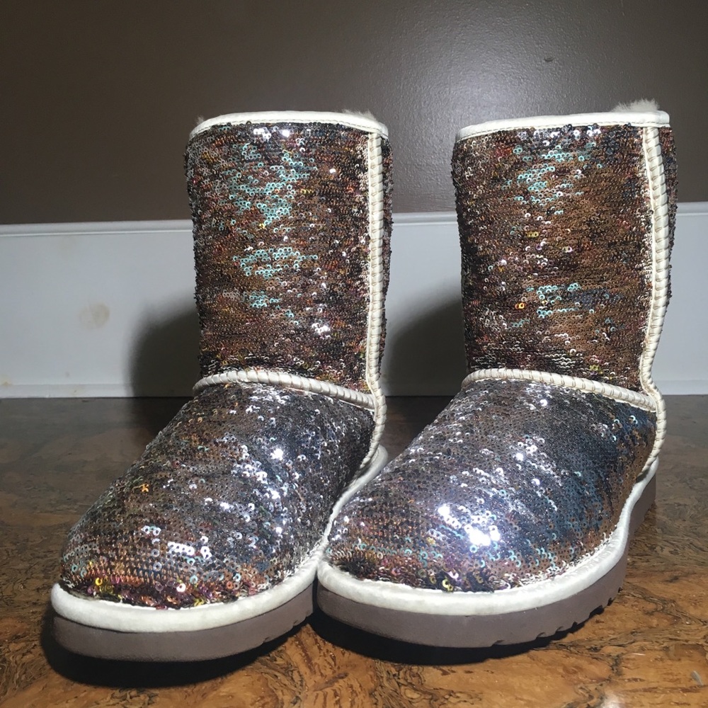 Ugg sparkle champagne boot (color changing)